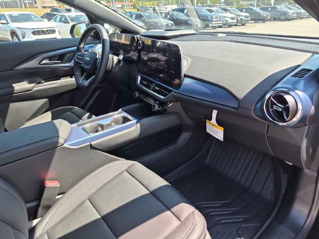 New 2026 Chevrolet Equinox EV LT w/ Convenience Package II FWD image 37