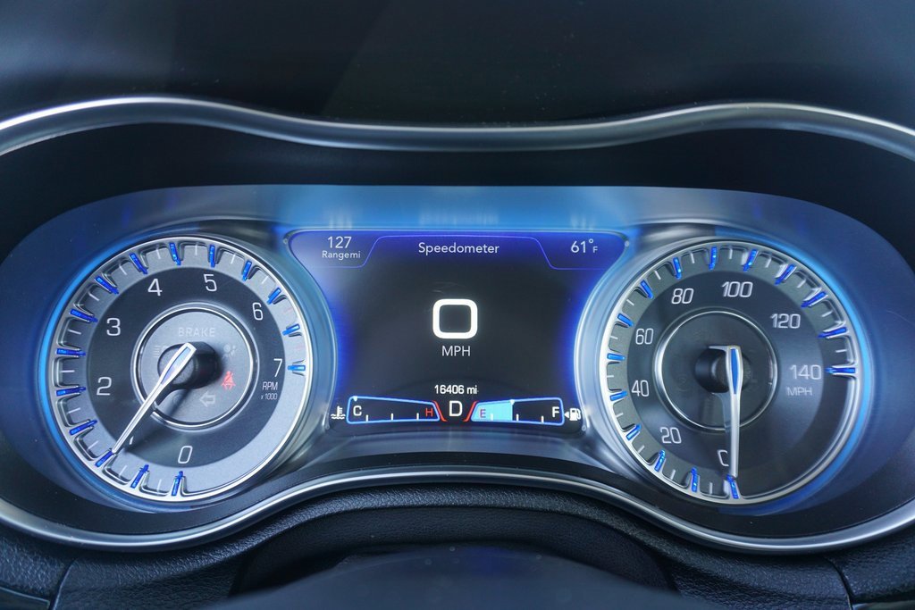 Used 2023 Chrysler 300 Touring L image 5