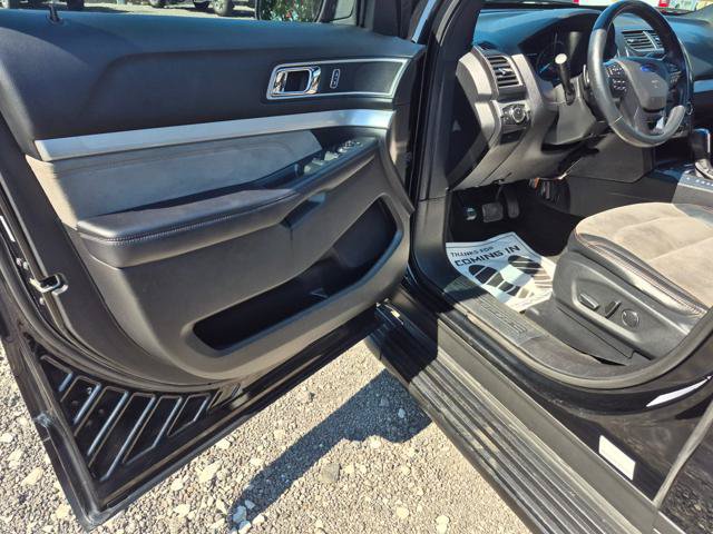 Used 2017 Ford Explorer XLT w/ XLT Appearance Package AWD/4WD image 7