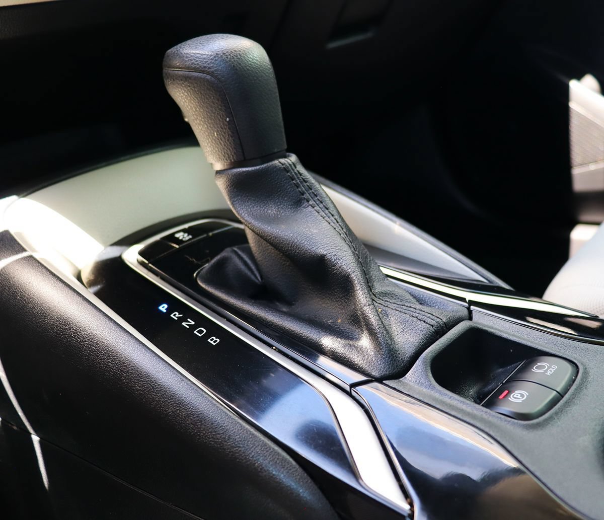Used 2022 Toyota Corolla LE w/ Carpet Mat Package (TMS) FWD image 50