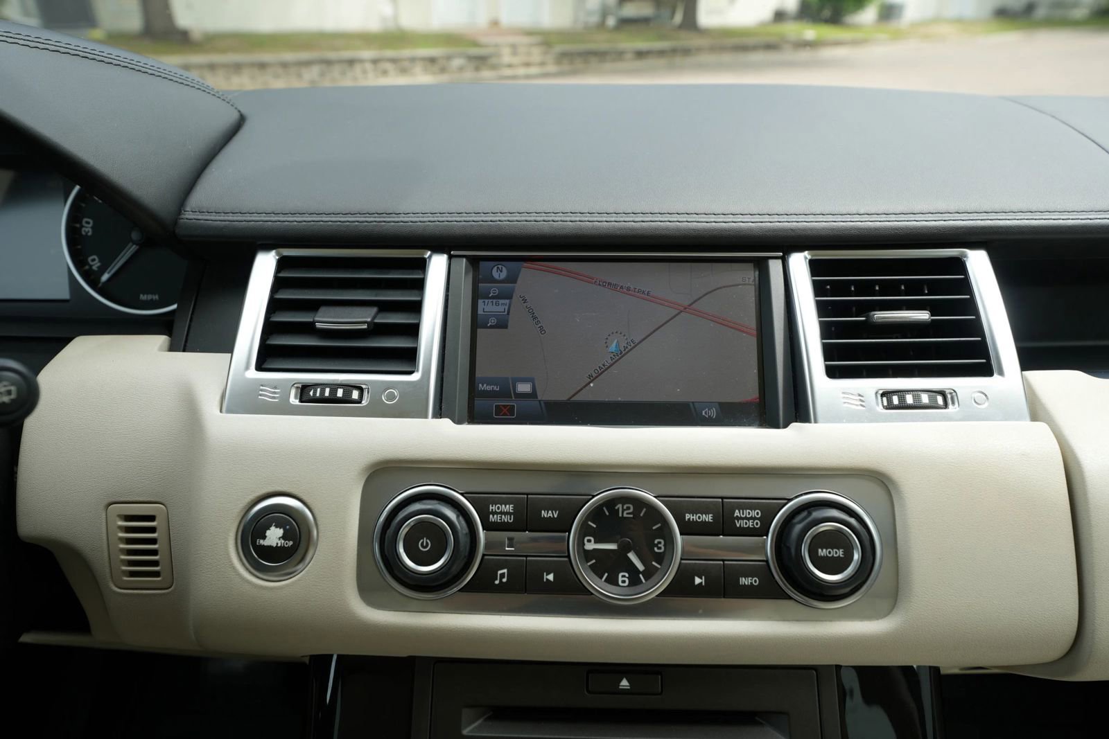 Used 2011 Land Rover Range Rover Sport Supercharged image 26