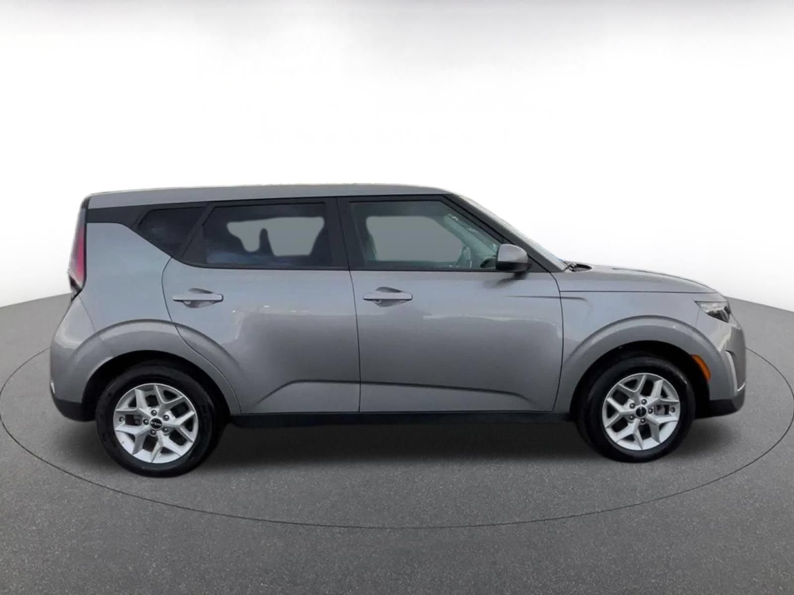 Used 2025 Kia Soul LX w/ LX Technology Package FWD image 15