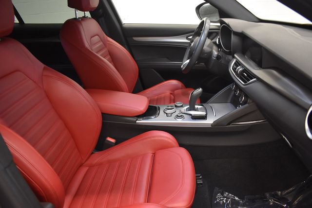 Used 2024 Alfa Romeo Stelvio Ti w/ Performance Driving Package AWD/4WD image 19