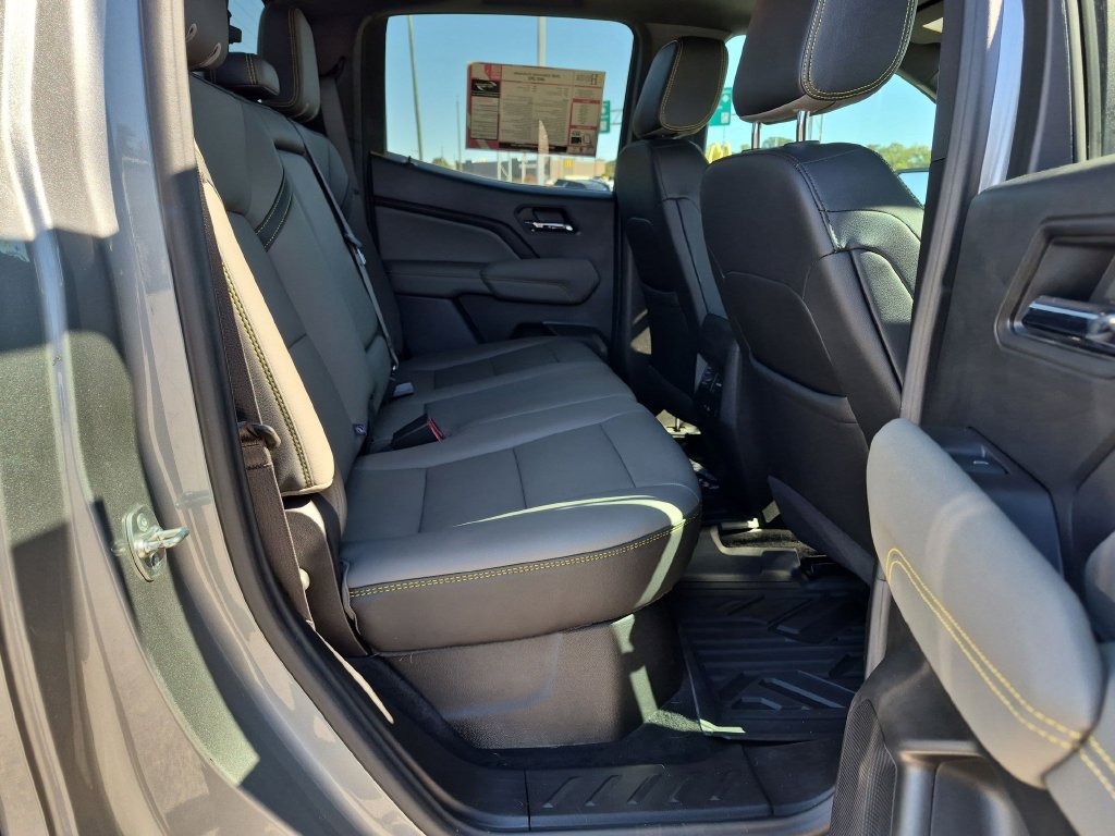 Used 2025 Chevrolet Colorado ZR2 w/ Technology Package AWD/4WD image 33