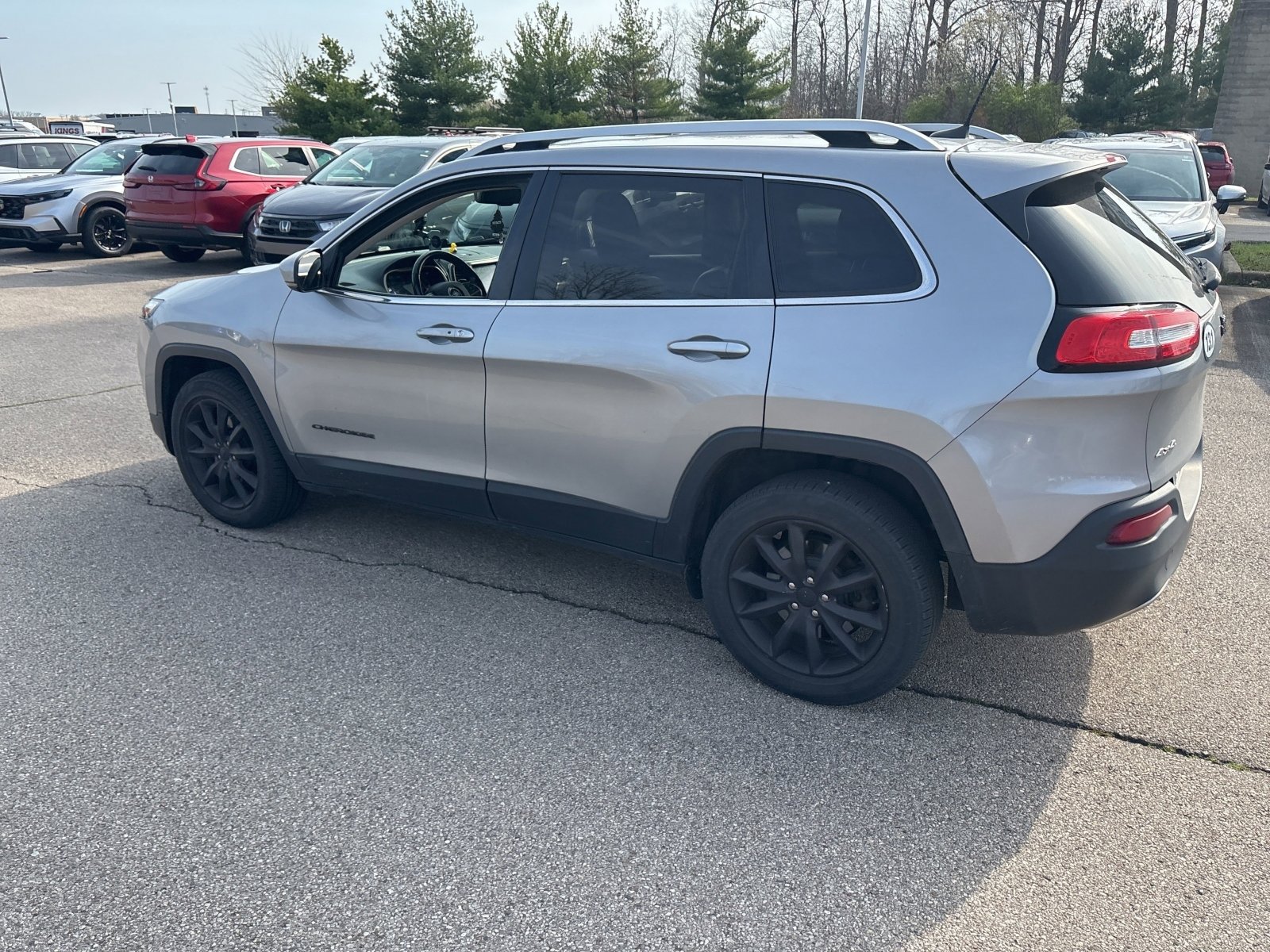 Used 2016 Jeep Cherokee Limited image 9