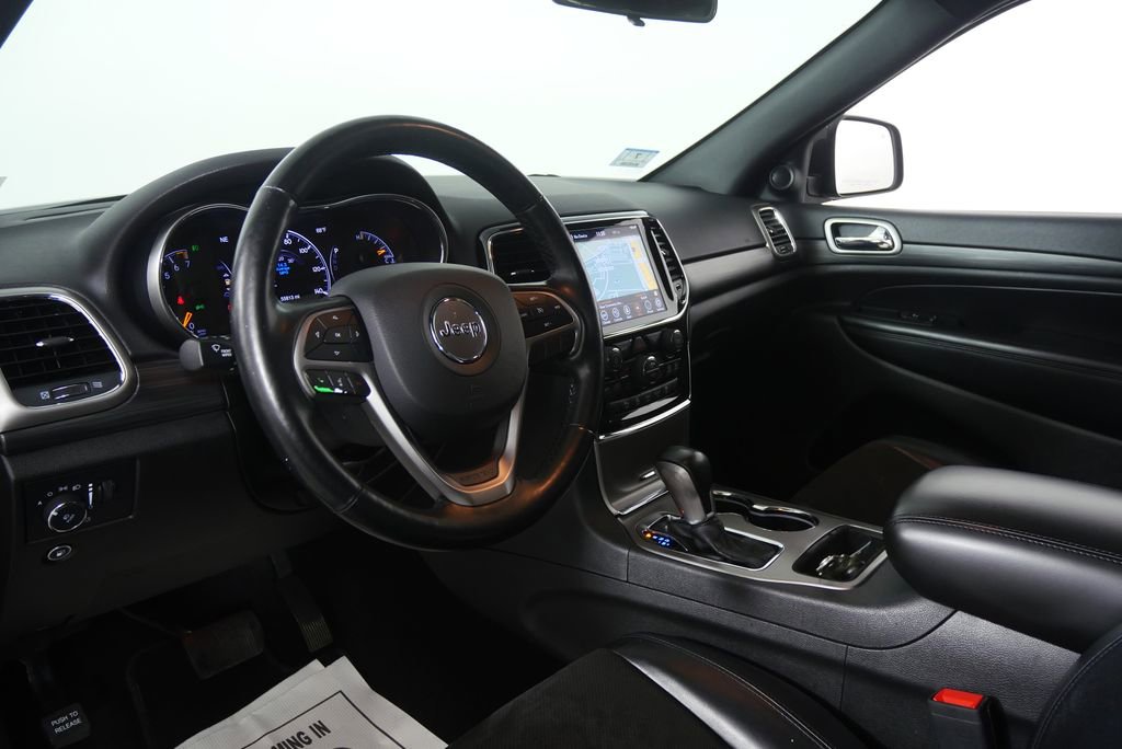 Used 2021 Jeep Grand Cherokee Laredo X AWD/4WD image 12