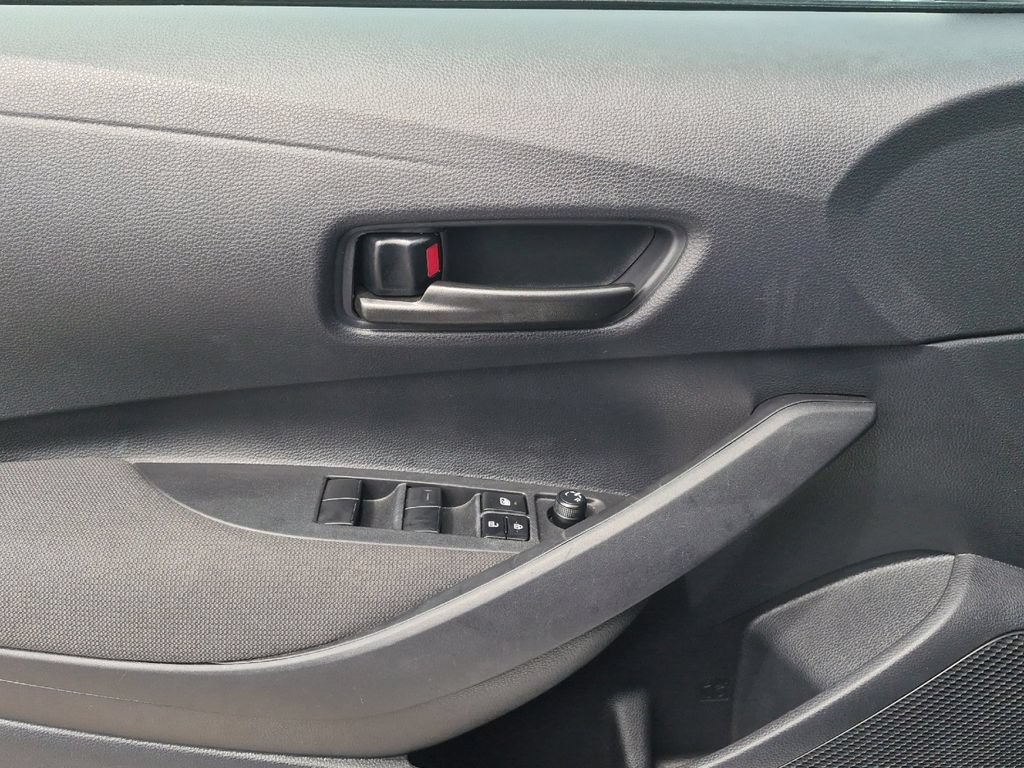 Used 2025 Toyota Corolla LE FWD image 11