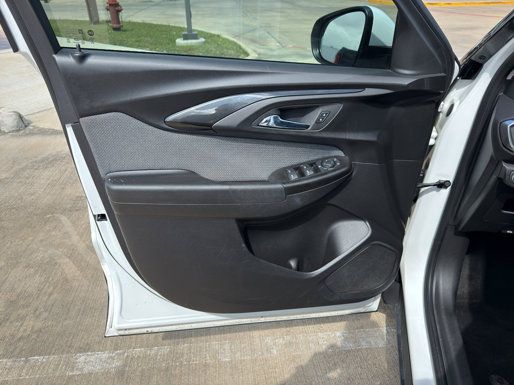 Used 2023 Chevrolet TrailBlazer LT FWD image 17