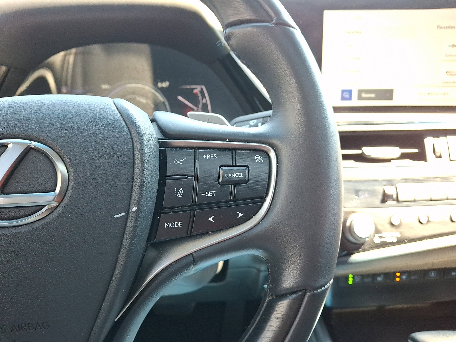 Used 2024 Lexus ES 300h w/ Technology Package image 22