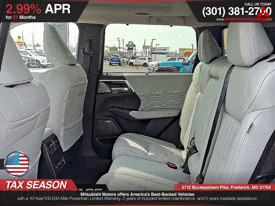 Used 2025 Mitsubishi Outlander AWD image 11
