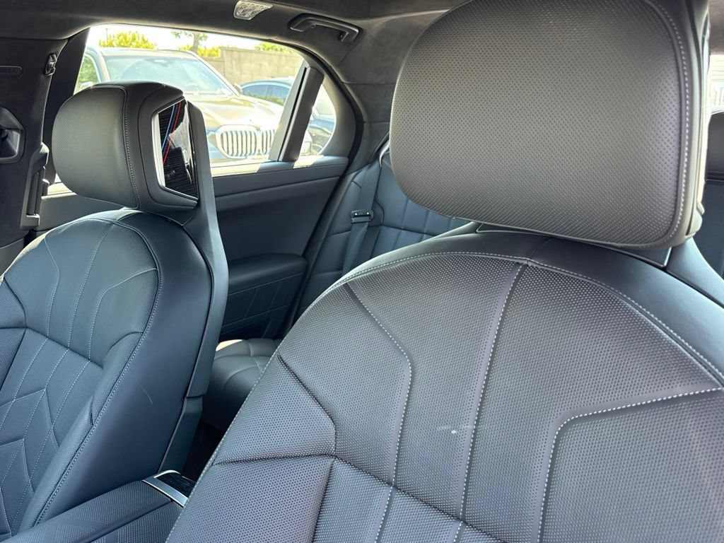 Used 2026 BMW i7 xDrive60 w/ Executive Package AWD/4WD image 22