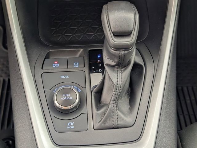 Used 2022 Toyota RAV4 LE image 20