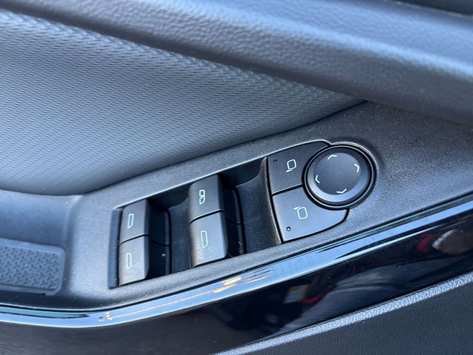 Used 2025 Chevrolet Equinox LT image 20