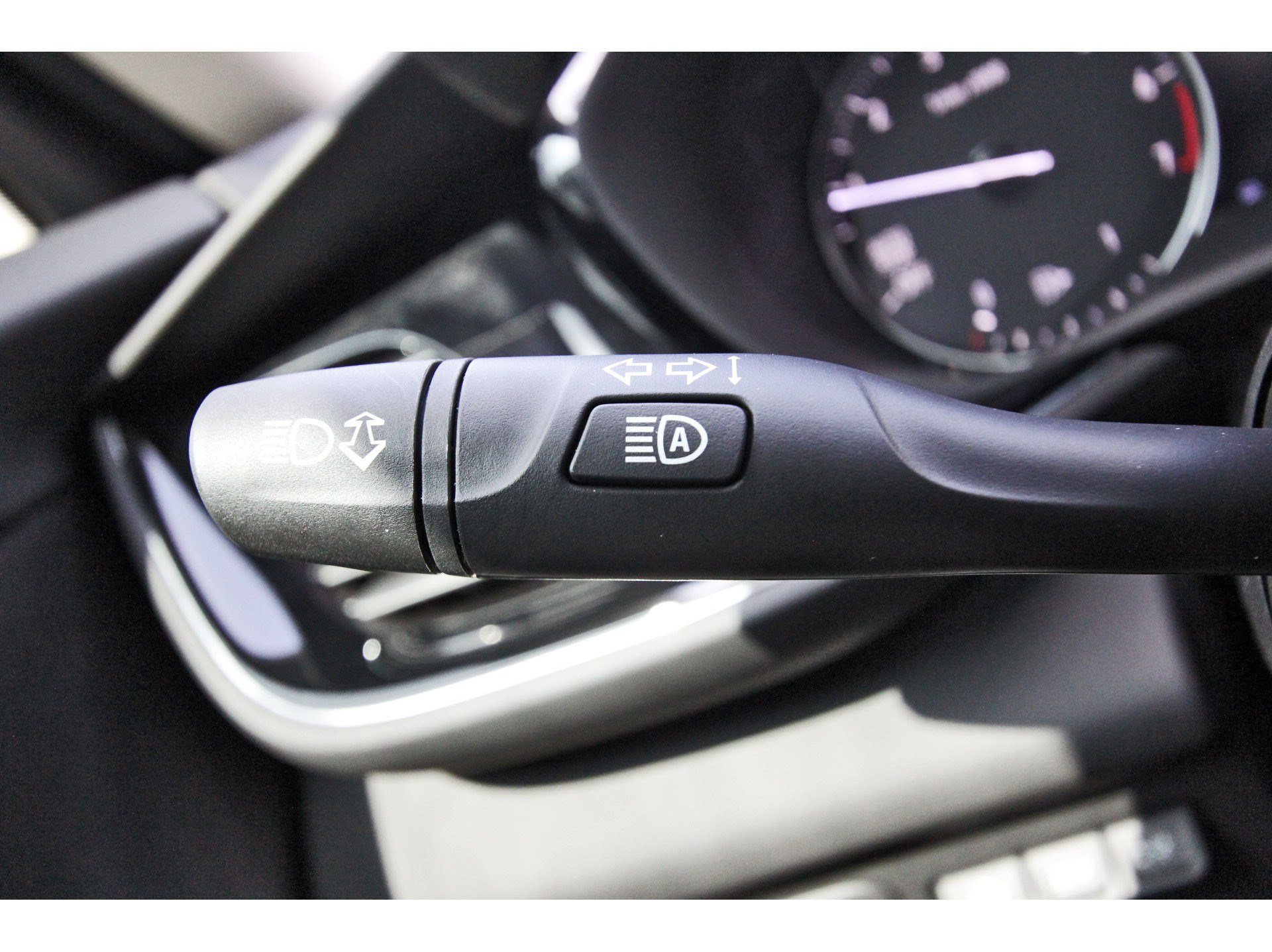 Used 2023 Buick Envision Avenir AWD/4WD image 17