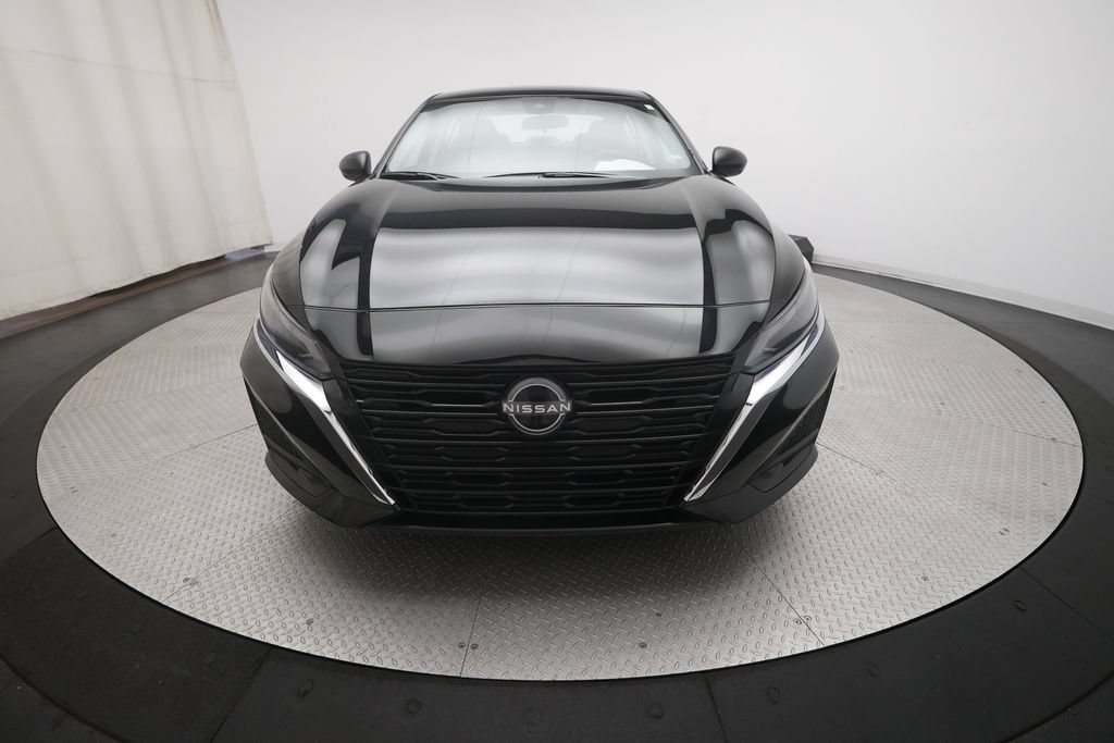 Used 2025 Nissan Altima 2.5 SV AWD/4WD image 11
