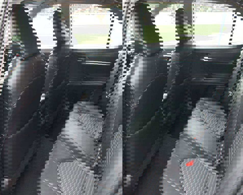 Used 2024 Toyota Camry SE image 12