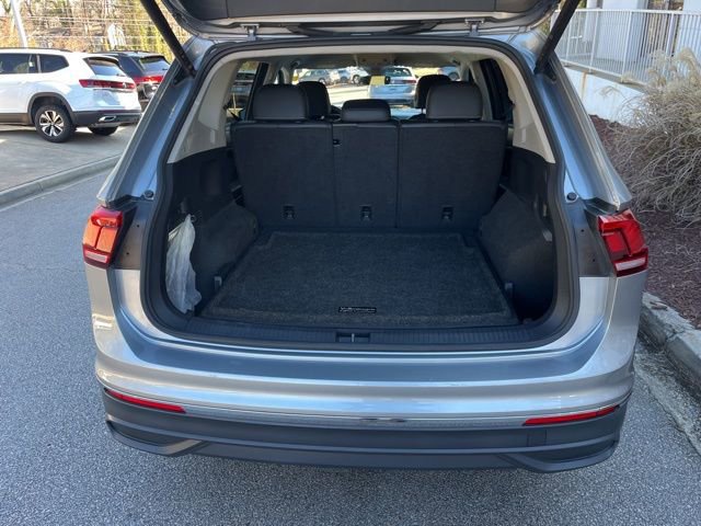 Used 2024 Volkswagen Tiguan SE image 33