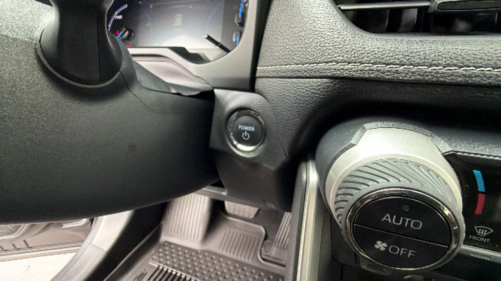 Certified 2025 Toyota RAV4 XLE image 17