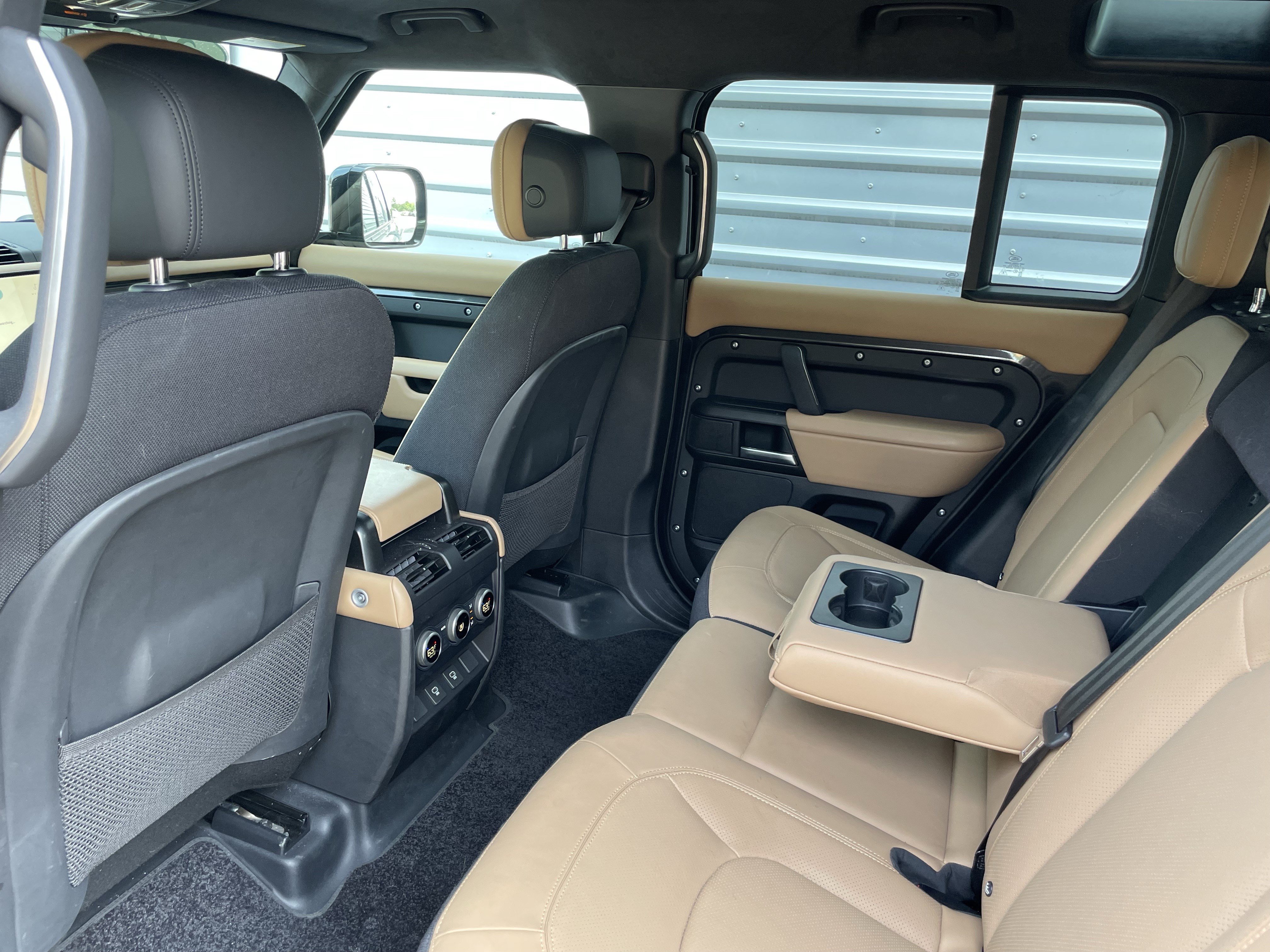 Certified 2025 Land Rover Defender 110 V8 AWD/4WD image 30