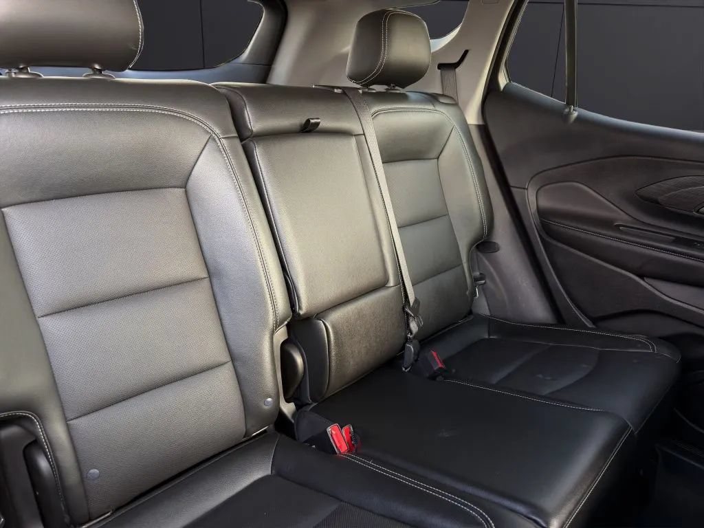 Used 2023 GMC Terrain SLT AWD/4WD image 17
