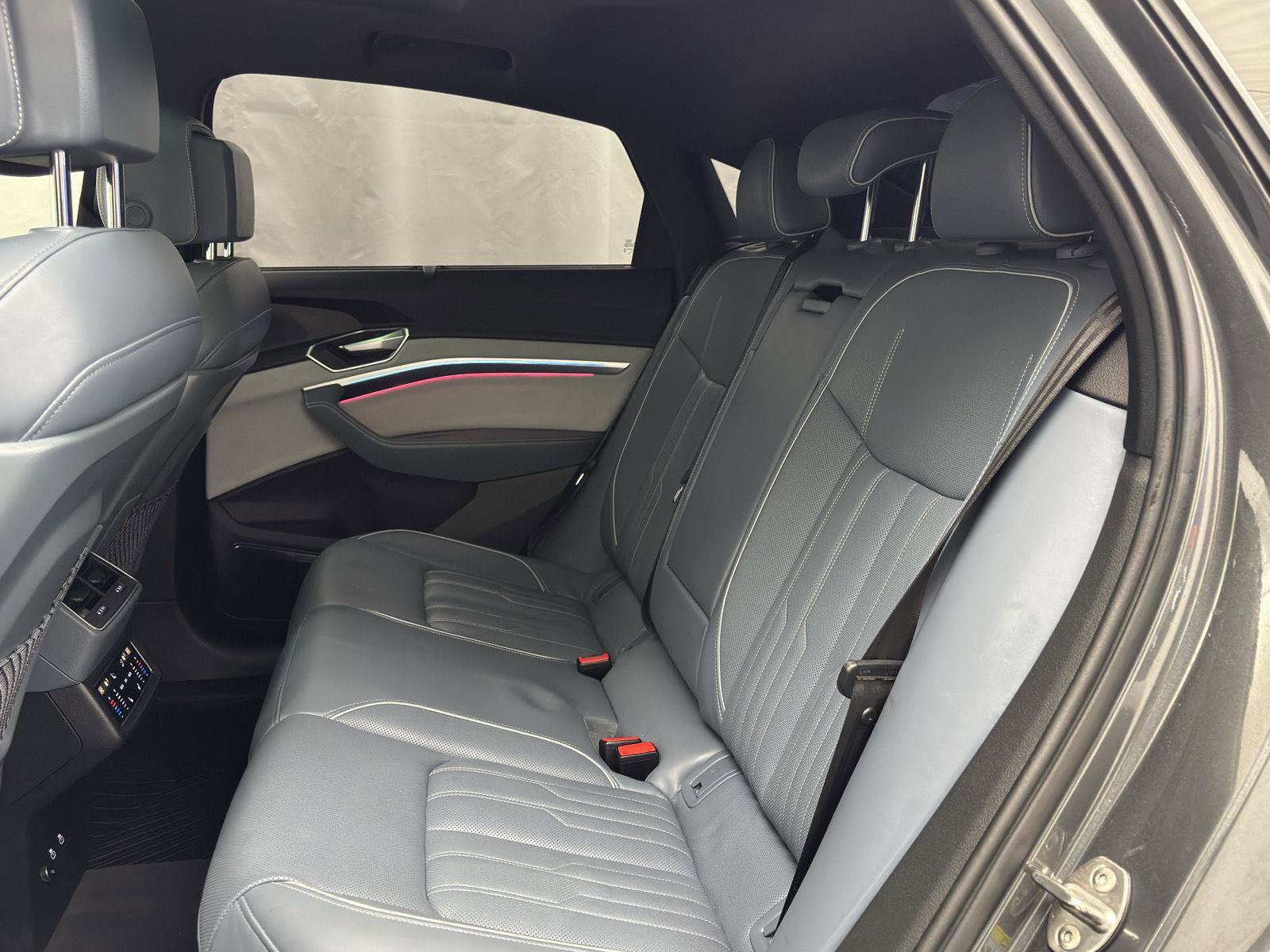 Used 2022 Audi e-tron Prestige w/ Prestige Package AWD/4WD image 30