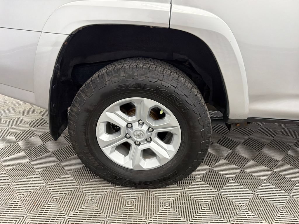 Used 2019 Toyota 4Runner SR5 AWD/4WD image 18