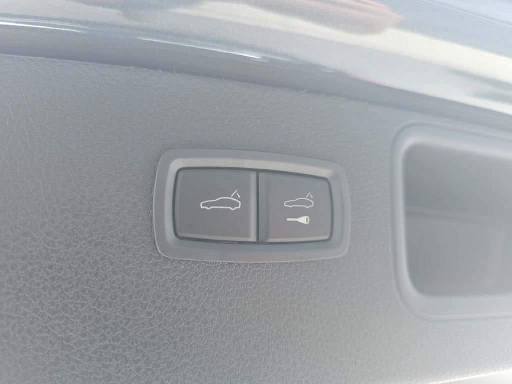 New 2026 Porsche Macan image 18