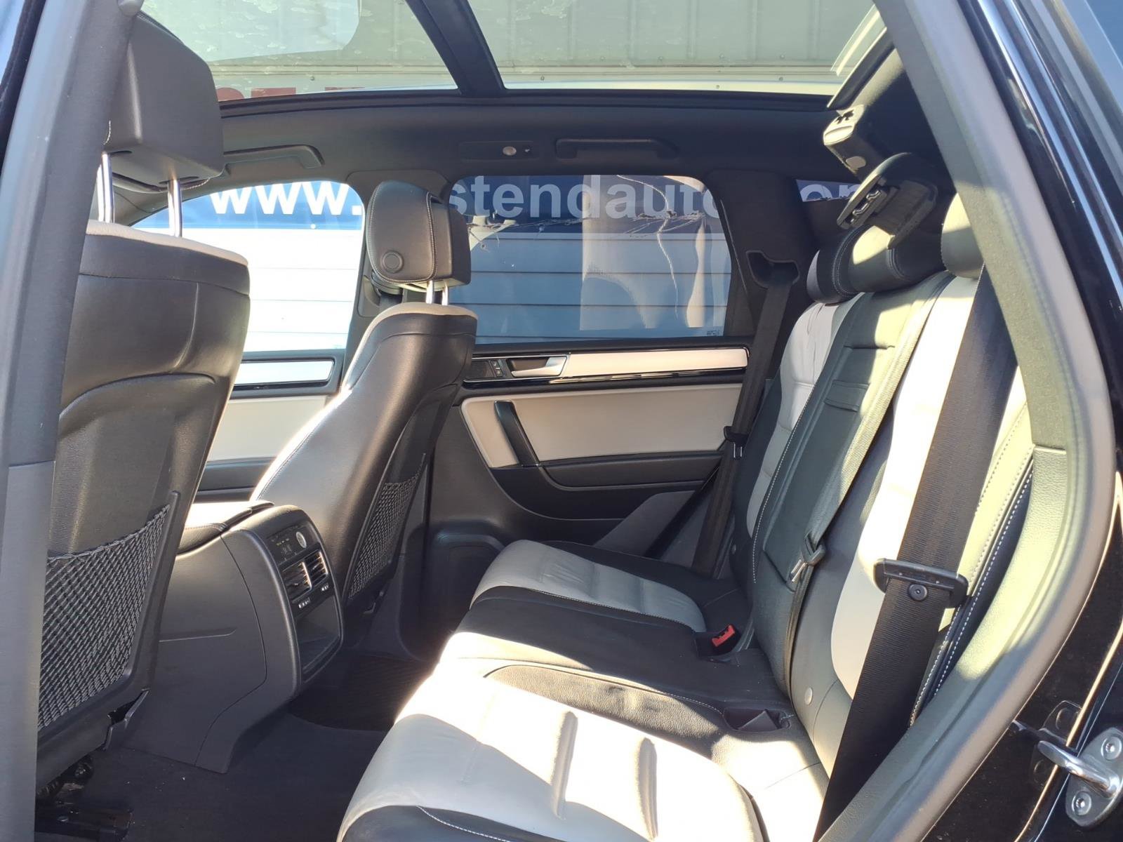 Used 2017 Volkswagen Touareg Wolfsburg Edition AWD/4WD image 11