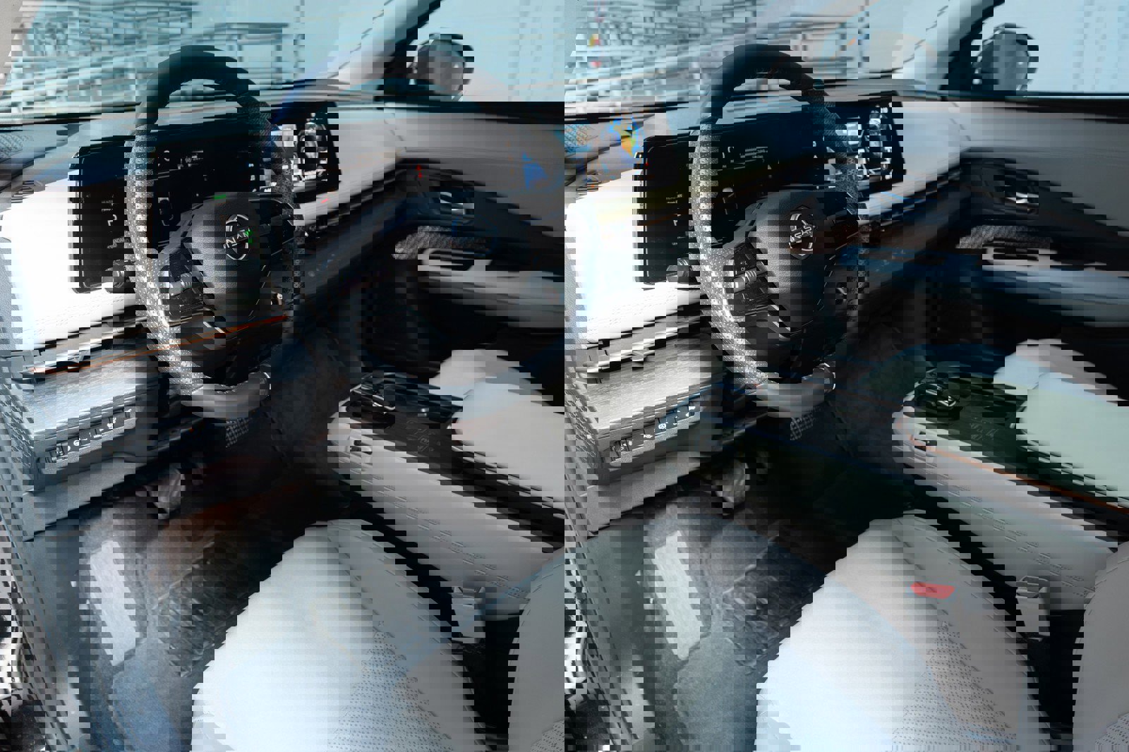 Used 2023 Nissan Ariya AWD image 3