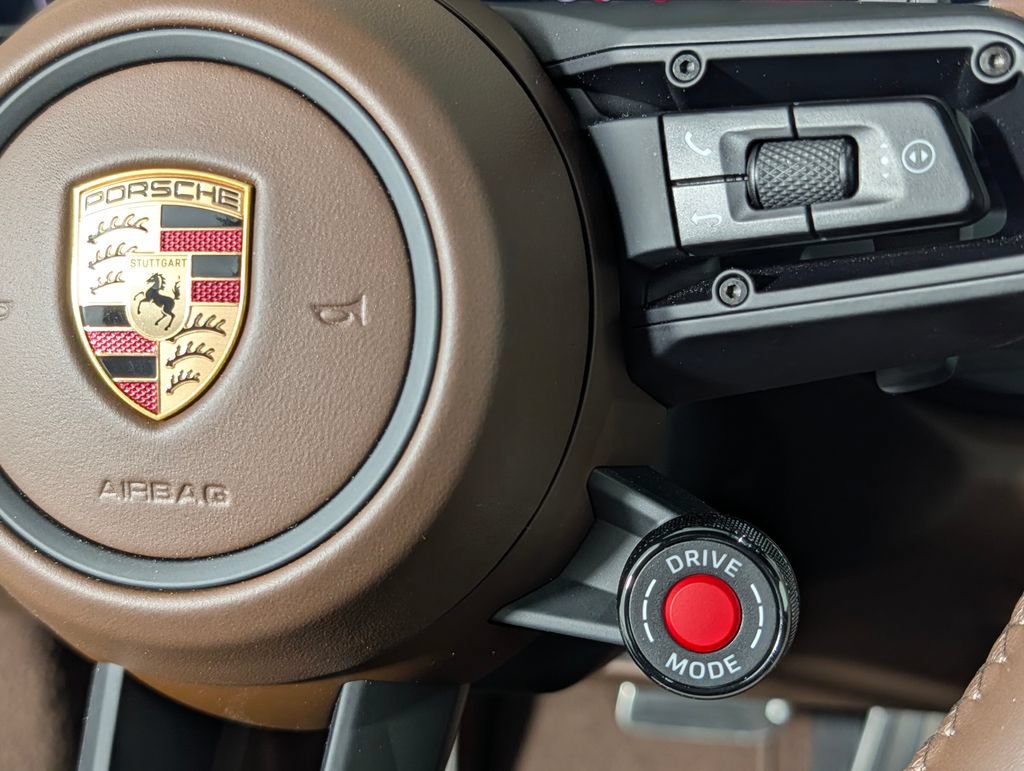 Certified 2026 Porsche 911 Targa 4 GTS AWD/4WD image 36