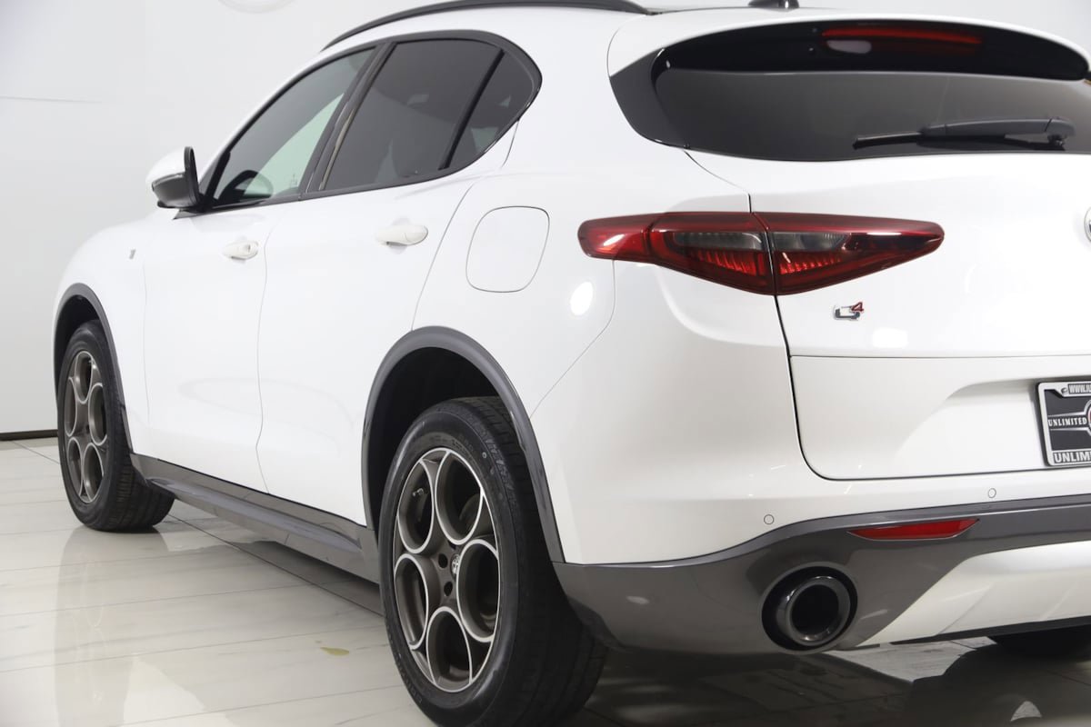 Used 2023 Alfa Romeo Stelvio Ti image 26
