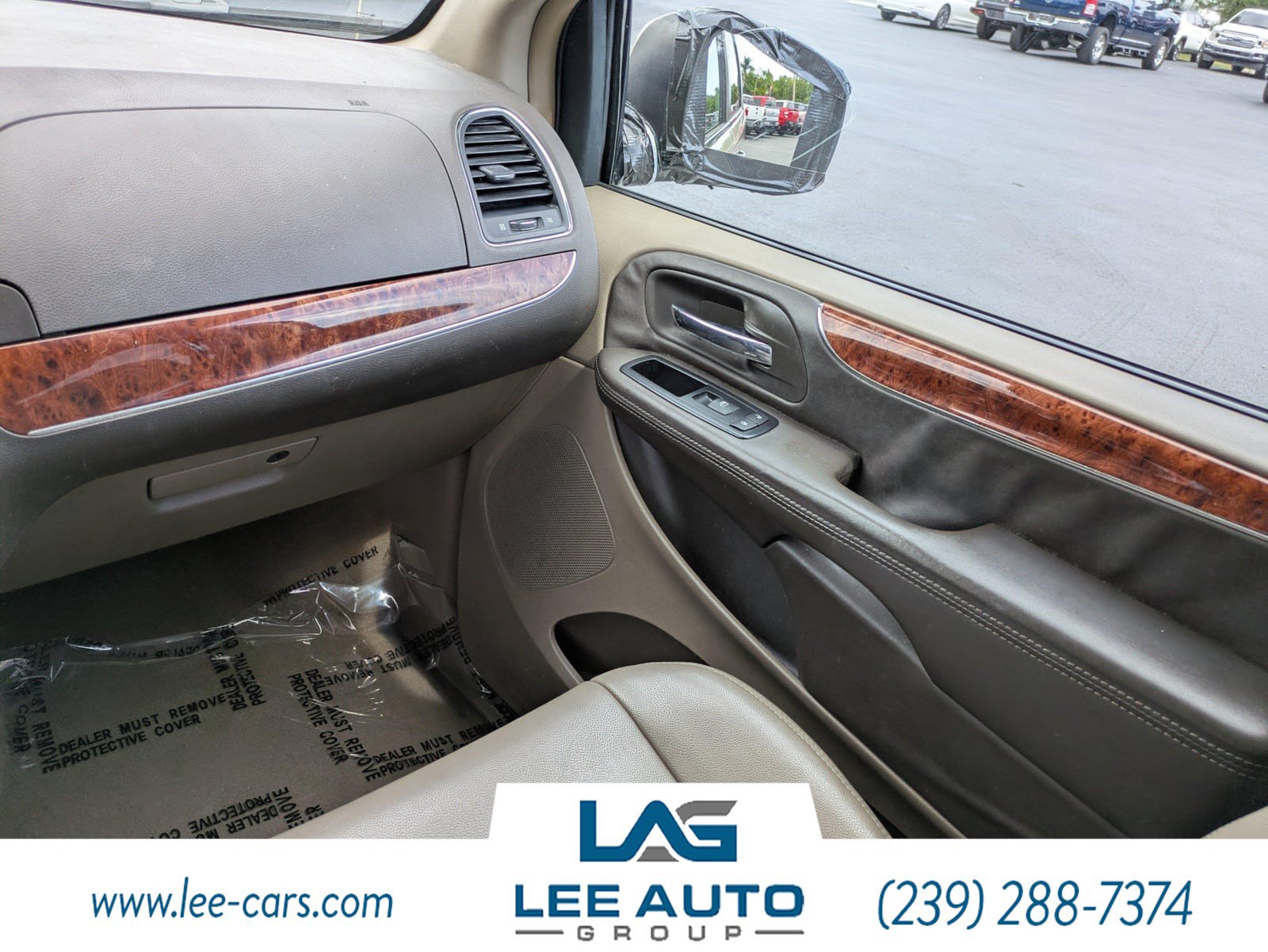Used 2014 Chrysler Town & Country Touring w/ Driver Convenience Group FWD image 16