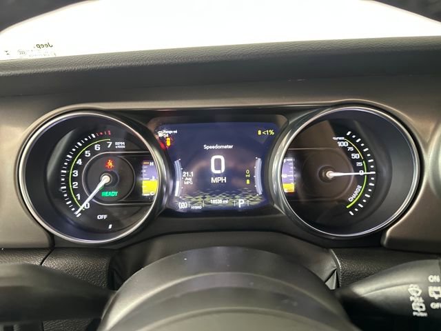 Used 2023 Jeep Wrangler Unlimited w/ Sun & Screen Package image 18