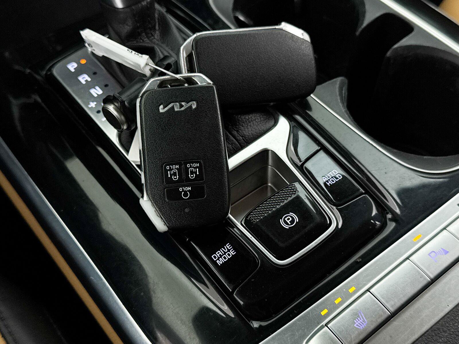 Used 2023 Kia Carnival EX FWD image 34