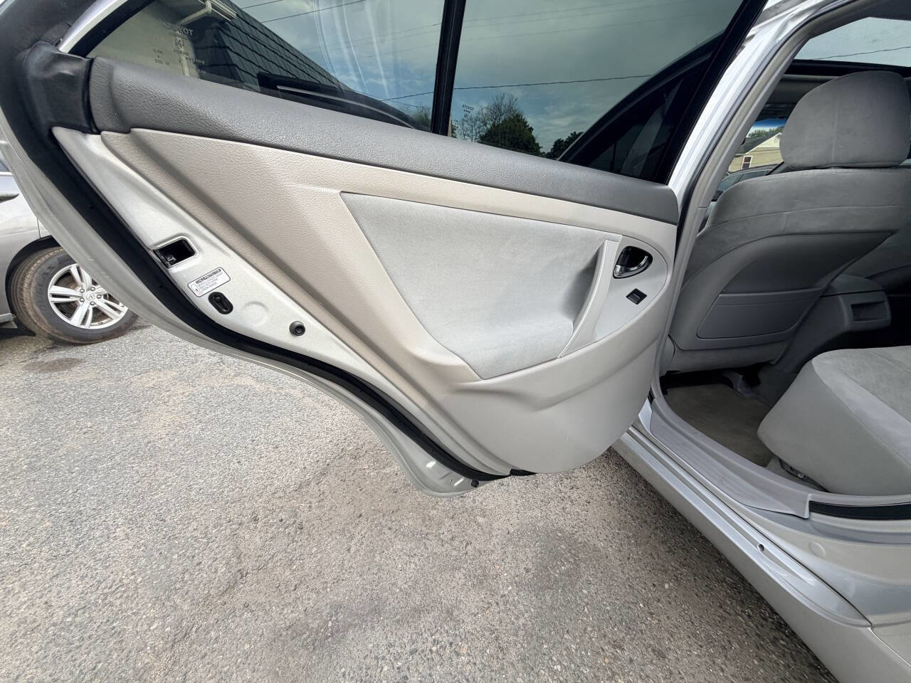 Used 2009 Toyota Camry LE FWD image 19