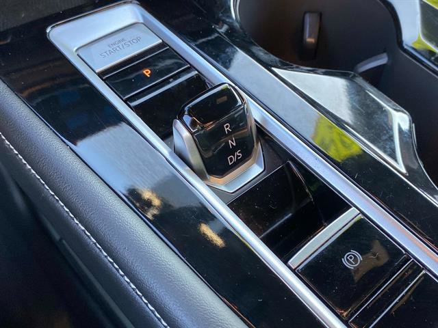 Used 2024 Volkswagen Atlas Cross Sport SE image 23