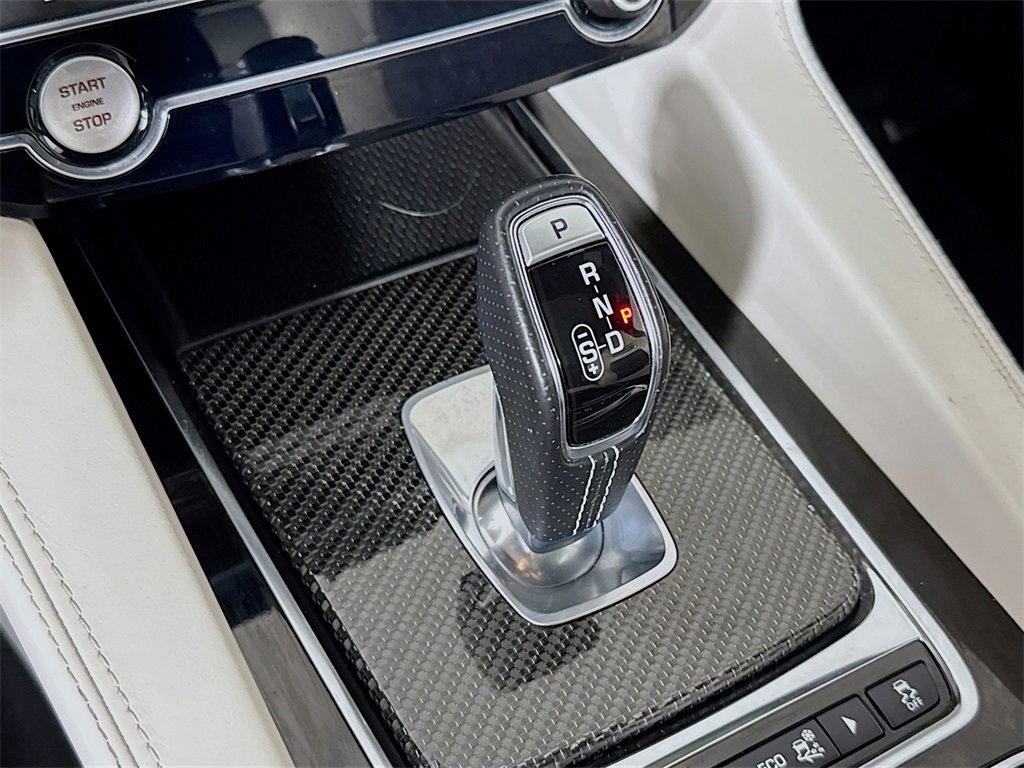 Used 2019 Jaguar F-PACE SVR image 17
