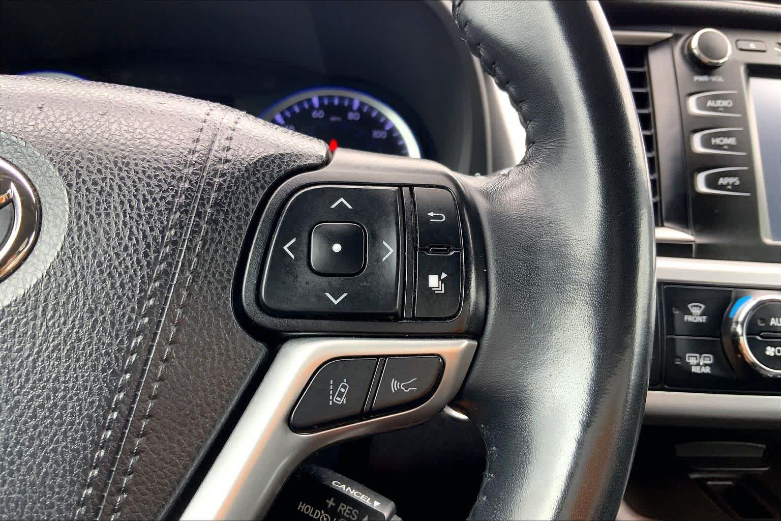Used 2019 Toyota Highlander XLE FWD image 25