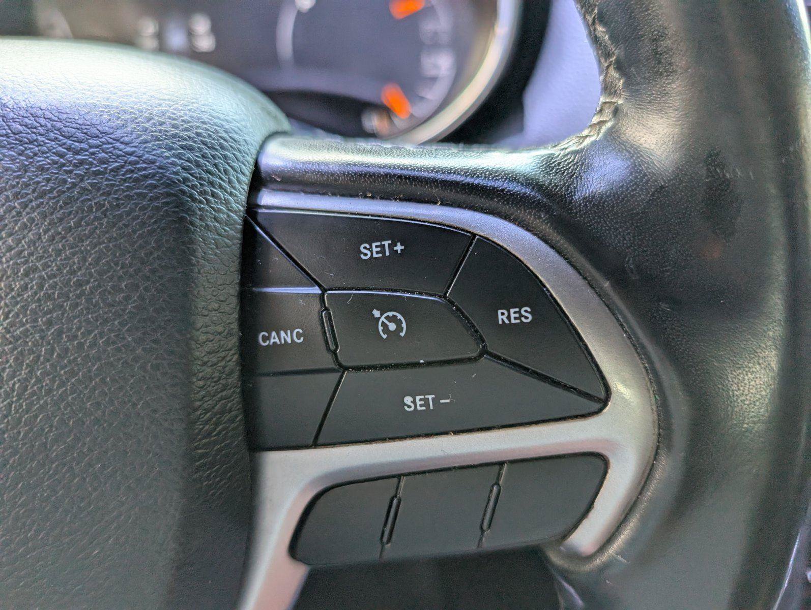 Used 2022 Jeep Grand Cherokee Laredo E RWD image 23