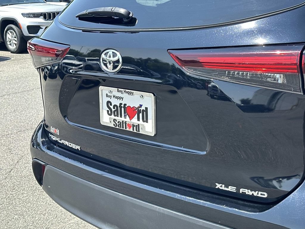 Used 2024 Toyota Highlander XLE AWD/4WD image 12