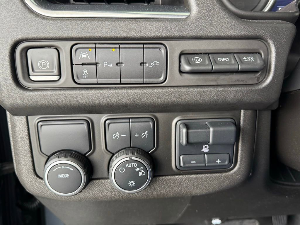 Used 2021 Chevrolet Suburban Premier w/ Premium Package image 39