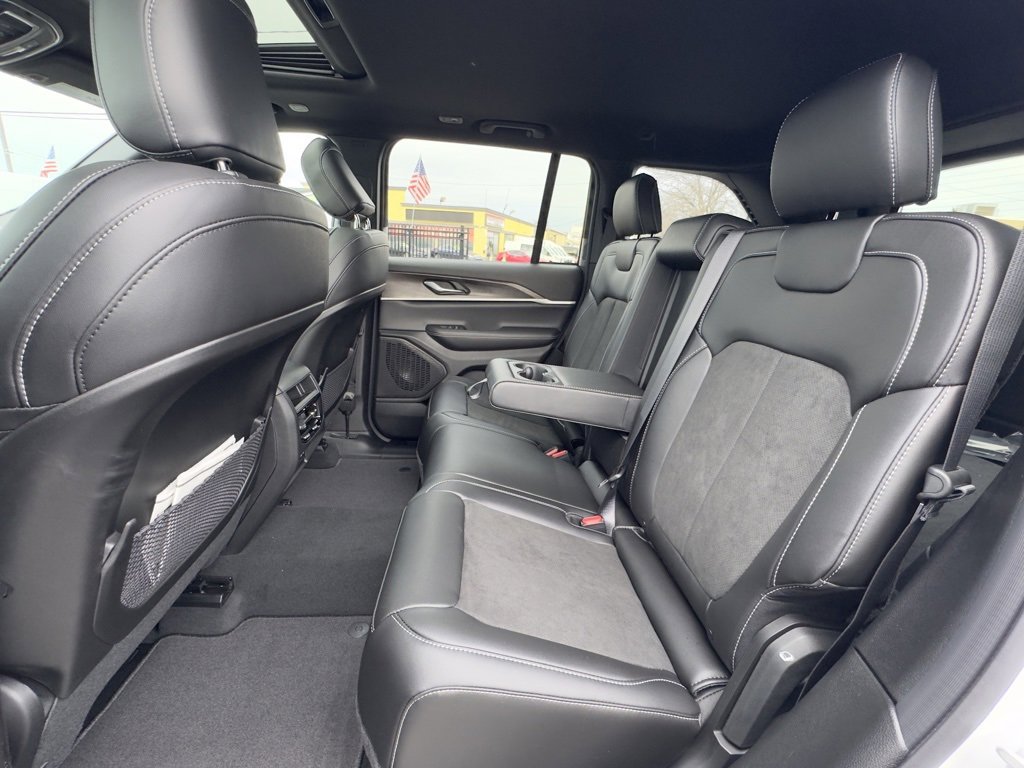 New 2026 Jeep Grand Cherokee Laredo image 15