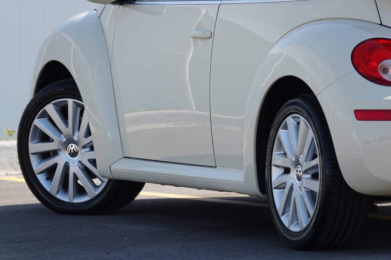 Used 2008 Volkswagen Beetle SE FWD image 25