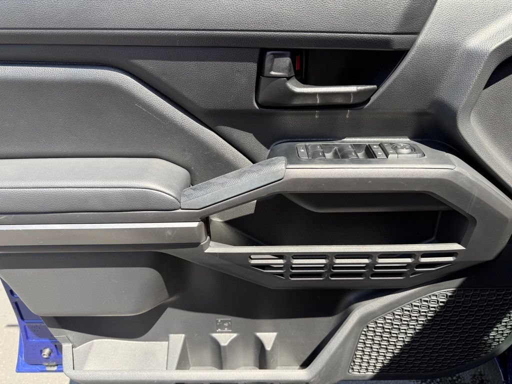 Certified 2025 Toyota Tacoma SR5 AWD/4WD image 15