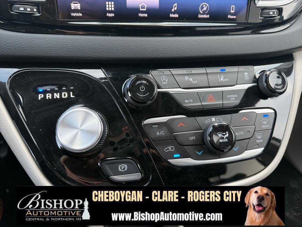 Used 2023 Chrysler Pacifica Touring-L image 30