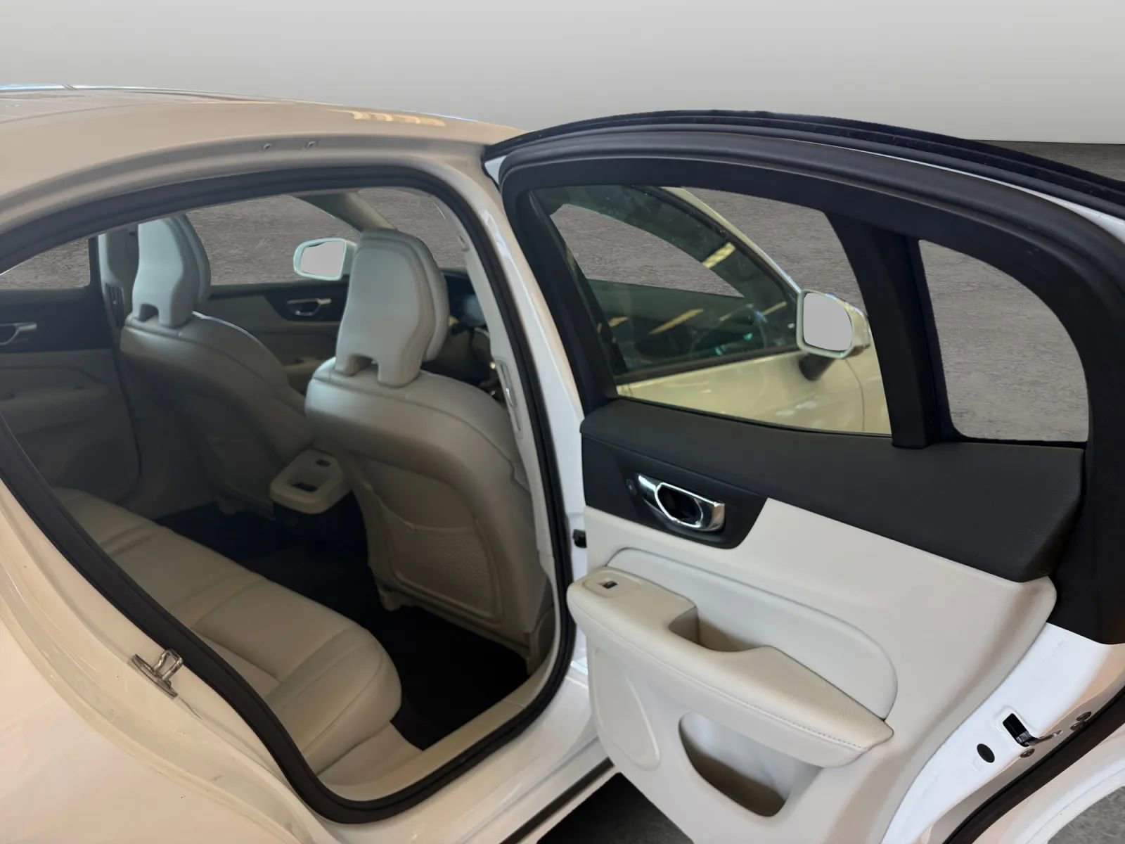 Used 2021 Volvo S60 T6 Momentum image 15