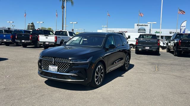 Used 2024 Lincoln Nautilus Reserve w/ Equipment Group 202A image 8