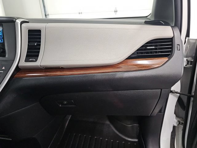Used 2017 Toyota Sienna Limited Premium AWD/4WD image 45