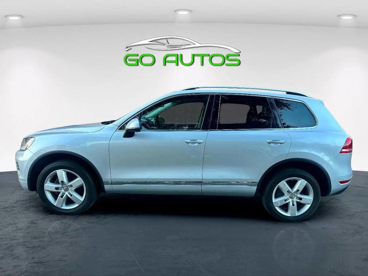 Used 2012 Volkswagen Touareg VR6 image 2