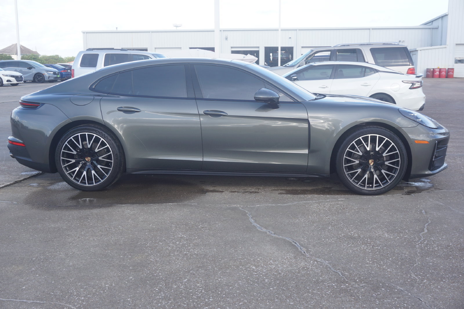 Used 2024 Porsche Panamera RWD image 3